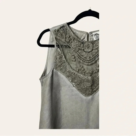 1271. Fashion APPAREL AND ACCESSORIES BLOUSE SLEEVELESS FAUX SUEDE W/ LACE - Picture 4 of 11